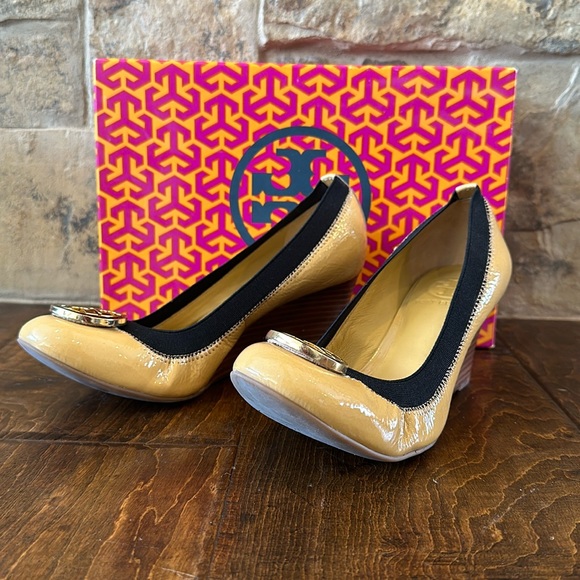 Tory Burch Caroline Wedge Size 6.5 - Picture 1 of 5